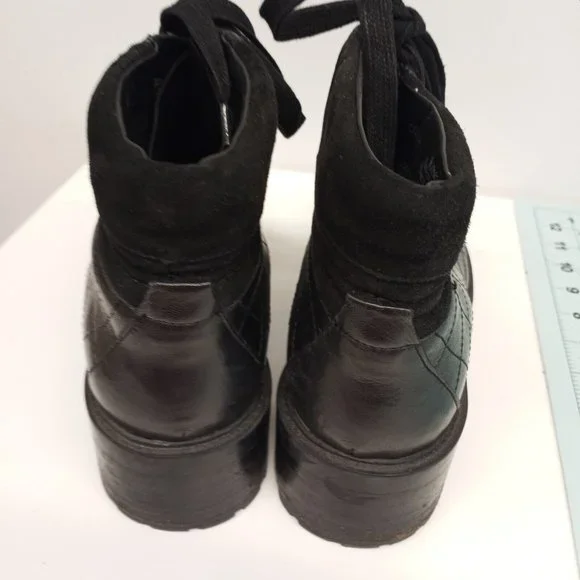 Fantastic Steve Madden Black Boots. Size 9.5. Woven Pattern. - Picture 4 of 7